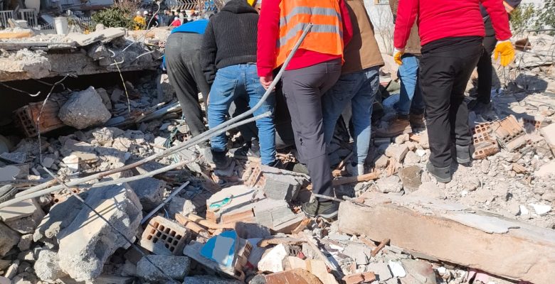 İYİ Parti Bursa’dan Antakya’da depremzedelere umut eli