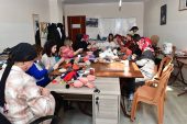 Mustafakemalpaşa Belediyesi’nden depremzede çocuklara el emeği göz nuru hediyeler
