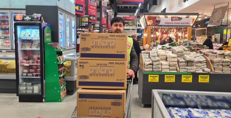 Özbekistan Türkiye için yardım toplamaya devam ediyor