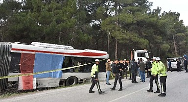 İzmir’de TIR ile otobüs kaza yaptı!