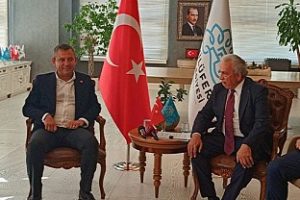 Özgür Özel Nilüfer Belediye Başkanı Şadi Özdemir’i Ziyaret etti